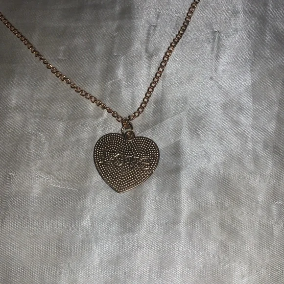A initial heart necklace - Picture 6 of 6